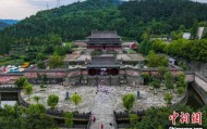 海外校友子女探访玉虚宫 感受武当文化
