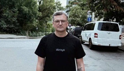 乌克兰前外长连夜出逃，自称遭到乌总统打压，泽连斯基好日子到头了？