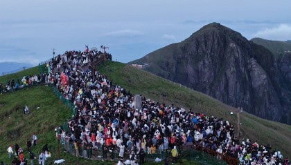 五一狂欢 武功山火爆出圈