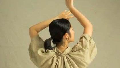 华创云信：公司主营业务为证券金融服务和新型数联网建设运营