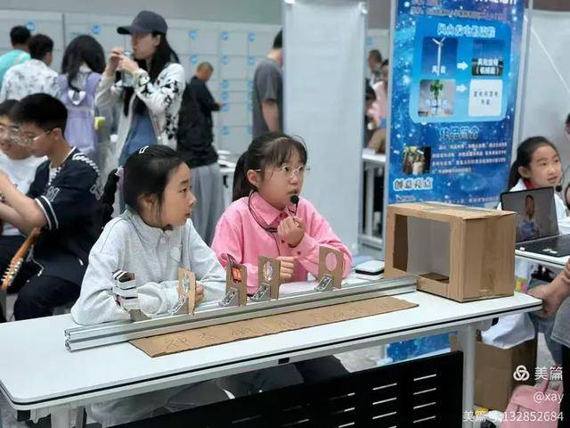 合肥市郎溪路小学科技小将闪耀合肥市科技馆“六一科技游园会”