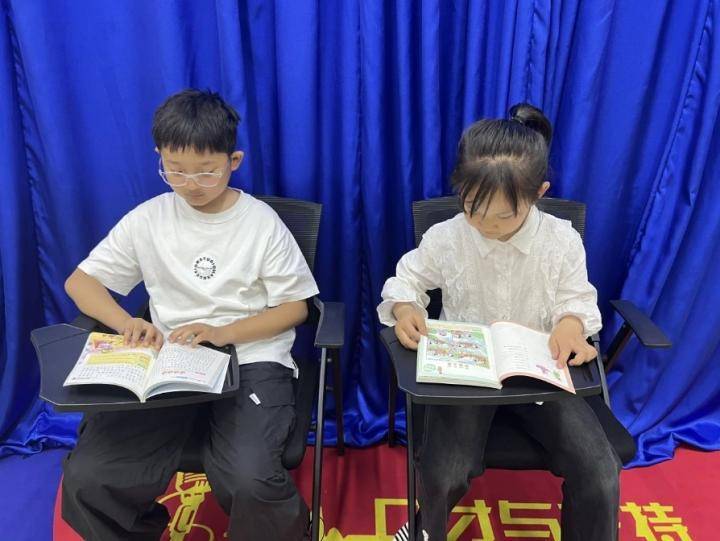哈市香坊区图书馆举办“书香邂逅科技共话智慧生活”科技周主题活动