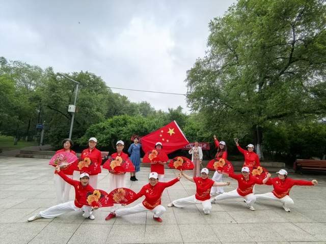 哈尔滨市呼兰区丹桂飘香太极团队“以拳寄情”献礼党的生日
