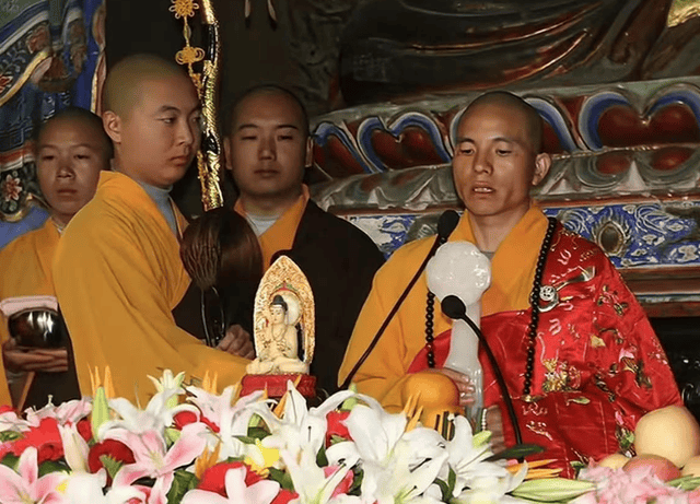 印乐法师接任少林寺住持！与释永信合影曝光，面相和善，为人朴实