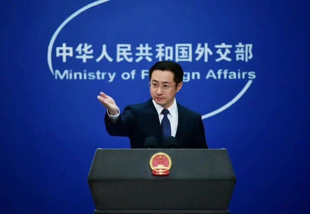 特朗普称愿意对中印大幅加征关税，外交部回应