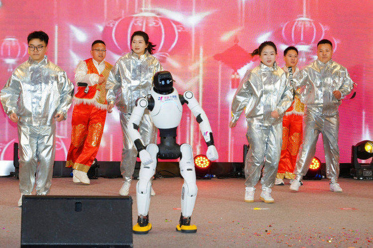 “AI健康 数智美年”西安美年大健康2026新春年会暨表彰大会举行