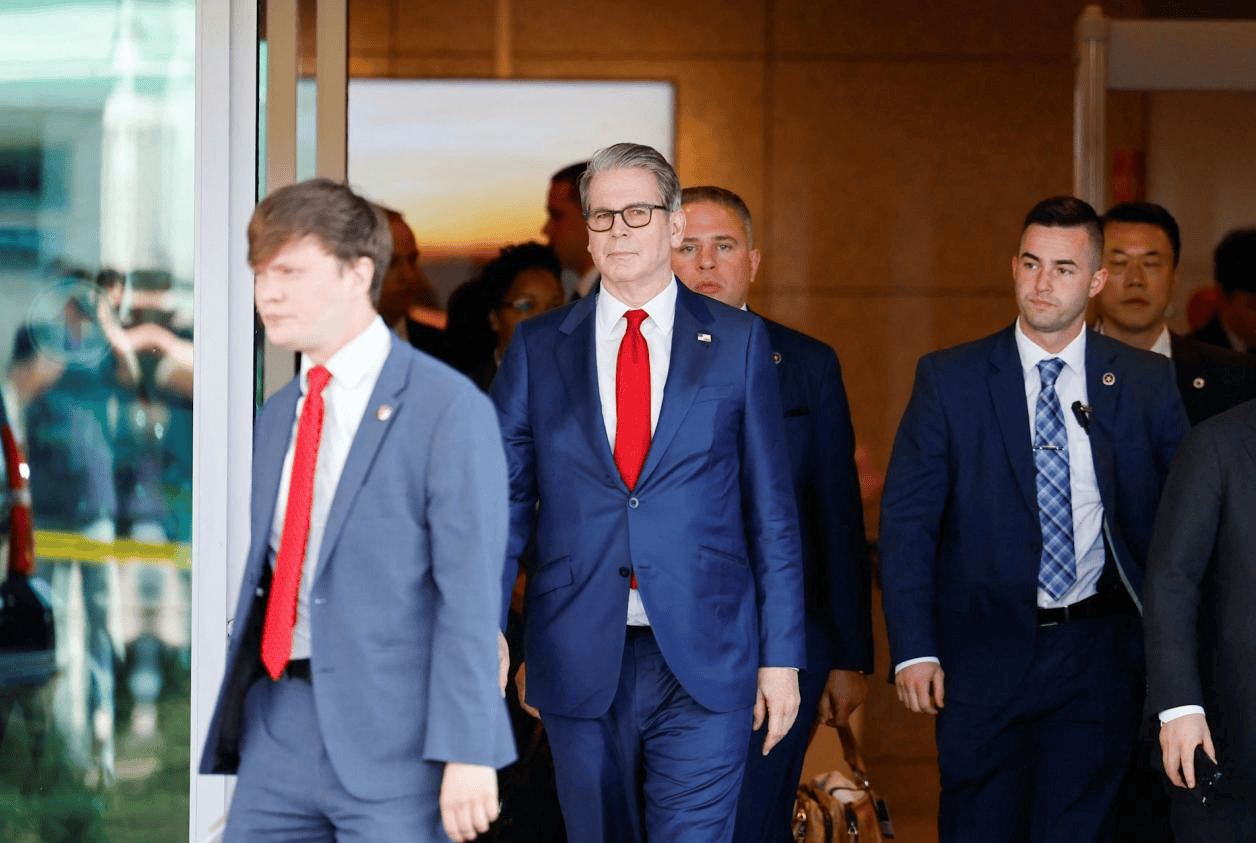 回美国第四天，美财长没了在北京时的态度，扬言要限制中国囤油